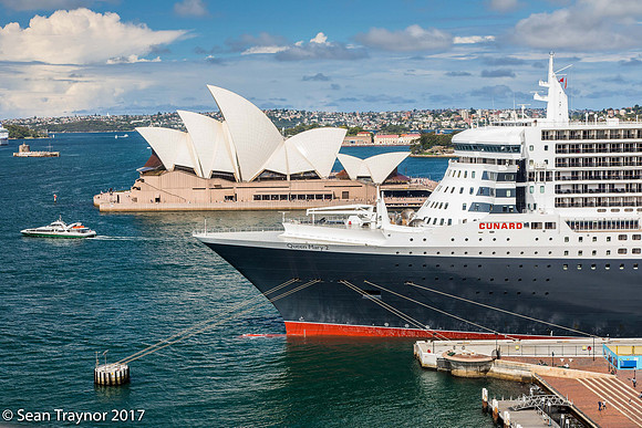 Sydney Opera House & Queen Mary 2